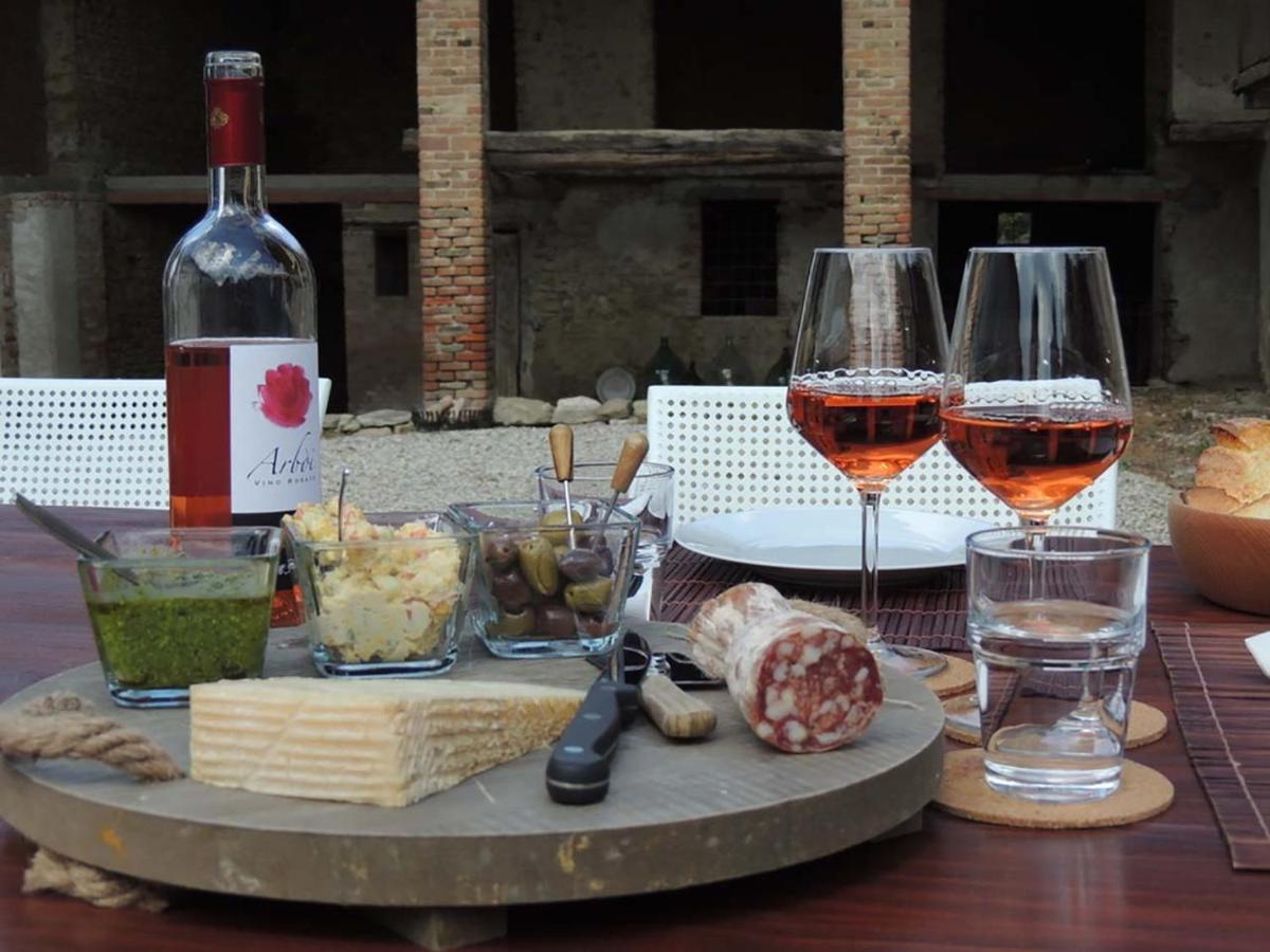 La Luce Delle Colline Bed & Breakfast Serravalle delle Langhe Luaran gambar