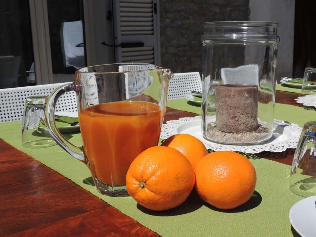 La Luce Delle Colline Bed & Breakfast Serravalle delle Langhe Luaran gambar