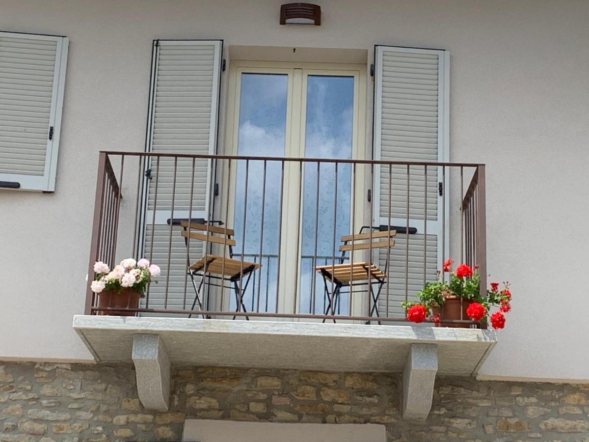 La Luce Delle Colline Bed & Breakfast Serravalle delle Langhe Luaran gambar