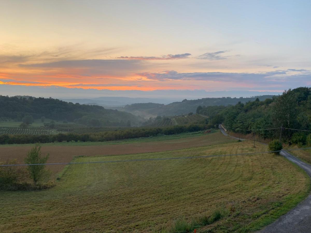 La Luce Delle Colline Bed & Breakfast Serravalle delle Langhe Luaran gambar