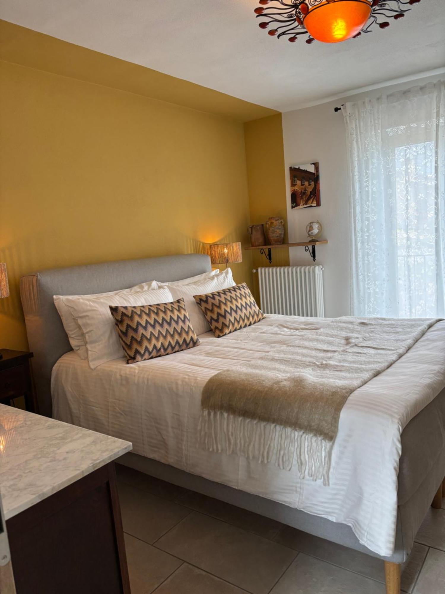 La Luce Delle Colline Bed & Breakfast Serravalle delle Langhe Luaran gambar