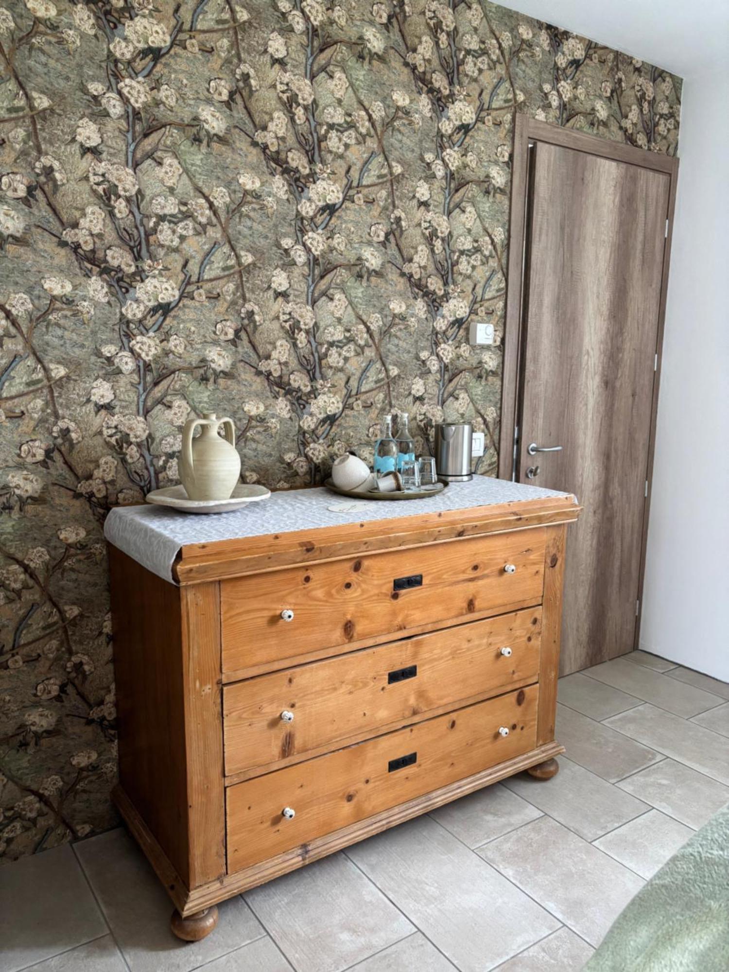 La Luce Delle Colline Bed & Breakfast Serravalle delle Langhe Luaran gambar