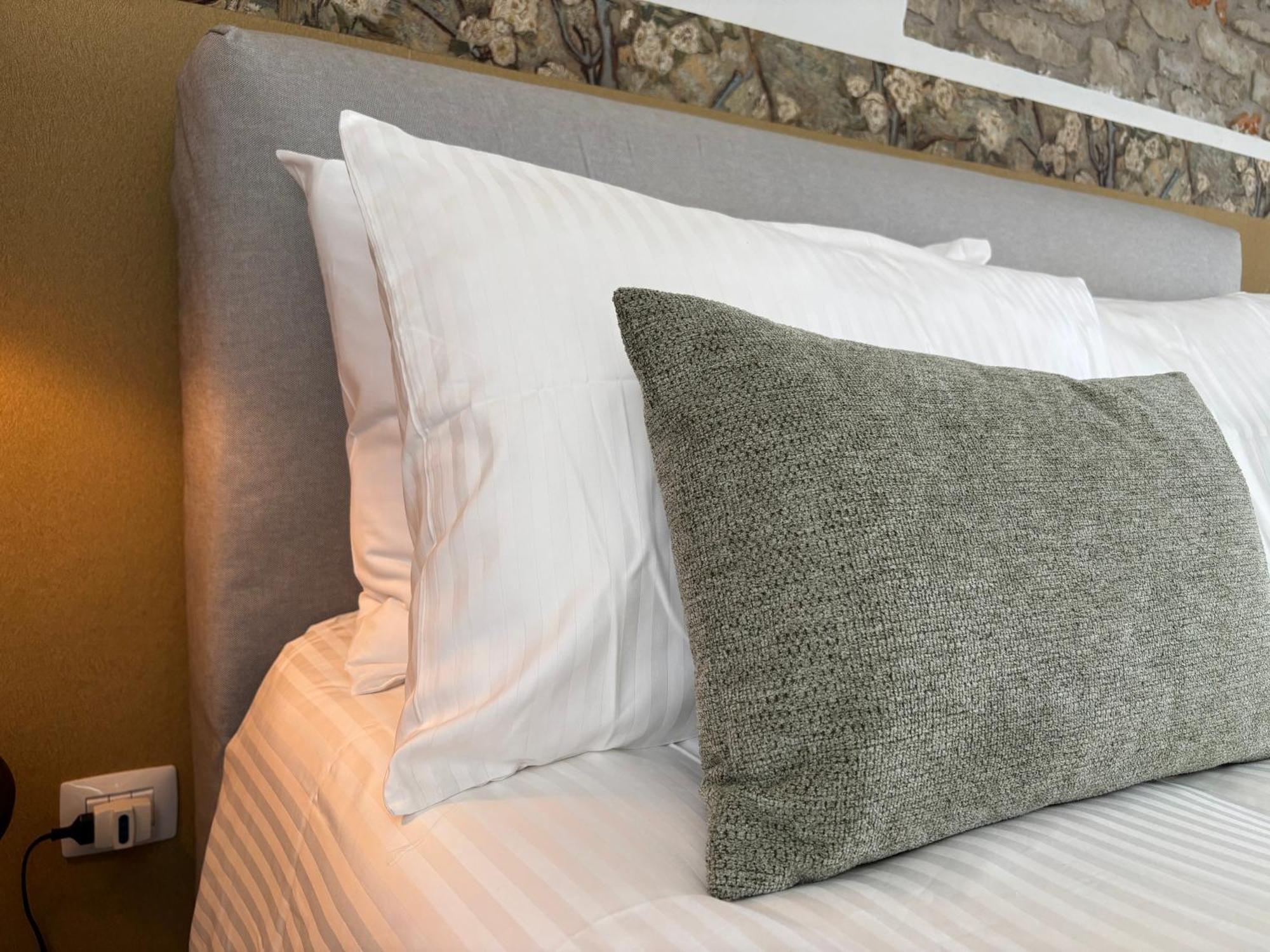 La Luce Delle Colline Bed & Breakfast Serravalle delle Langhe Luaran gambar
